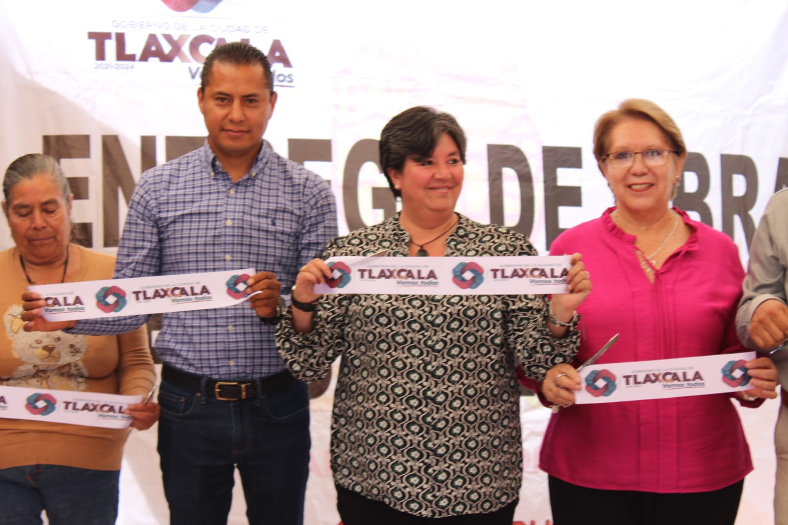 Entrega Maribel Pérez Arenas obras de beneficio de Tizatlán y Tepehitec